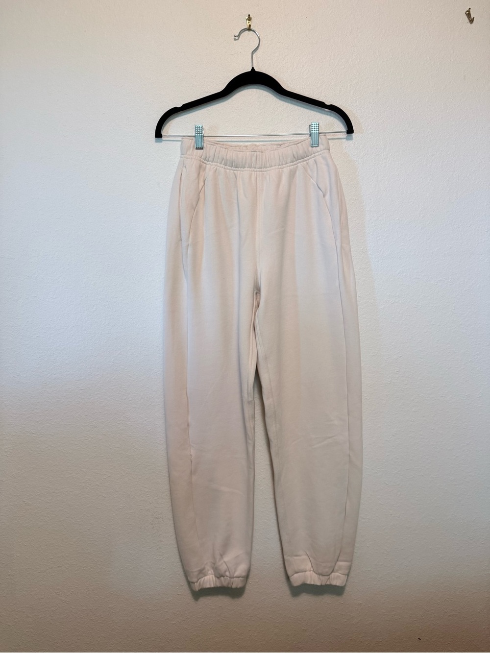 NWOT Lululemon New Year Scuba Mid-Rise Oversized Joggers XS Light Ivory